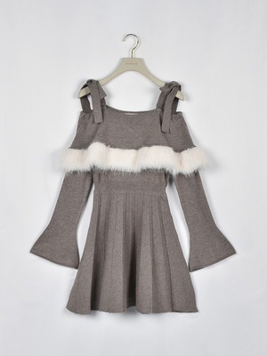 ファーオフショルニットワンピース