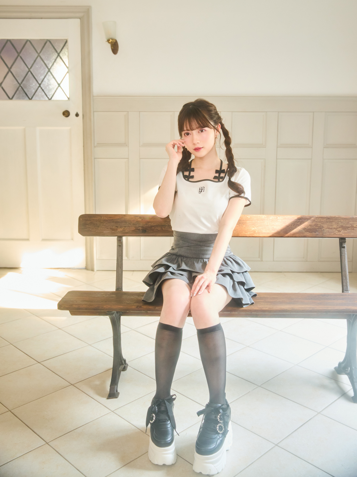 evelyn エブリン 靴 ビジューラインスニーカー 厚底ビジュースニーカー｜evelyn（エブリン）公式通販サイト