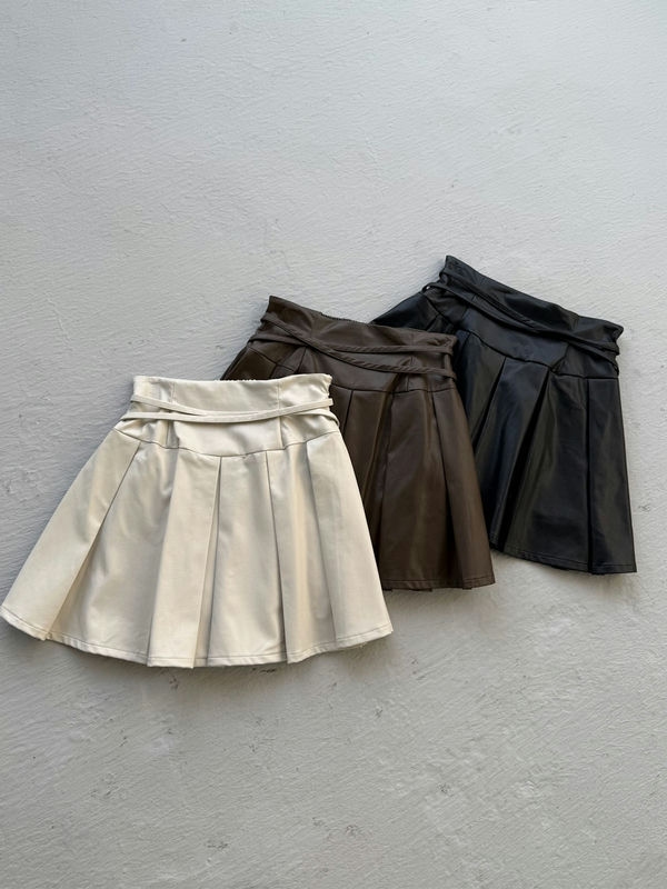 Cross Leather Pleats Skirt 詳細画像 ブラック 11