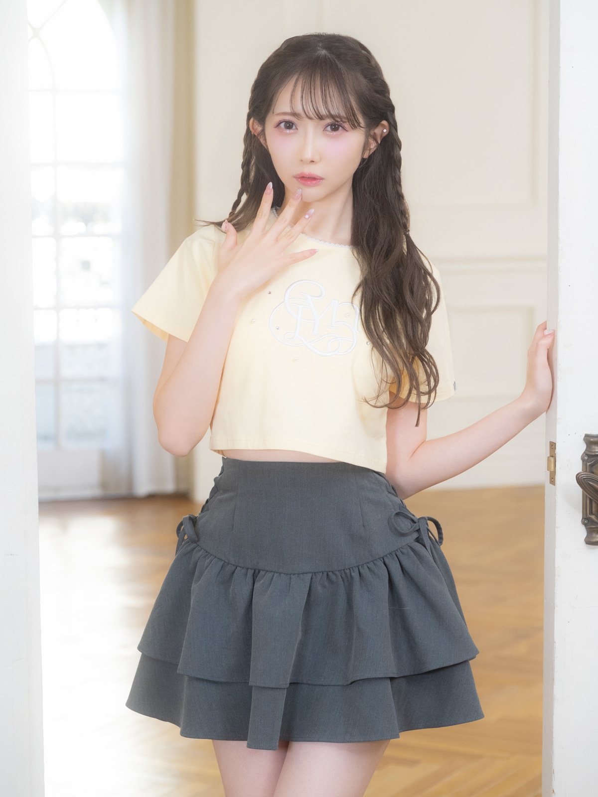 ロゴ刺繍リボンTシャツ｜evelyn（エブリン）公式通販サイト