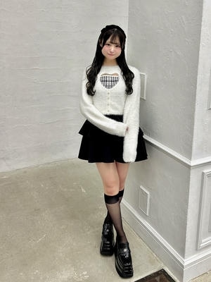 ハートくり抜きニット