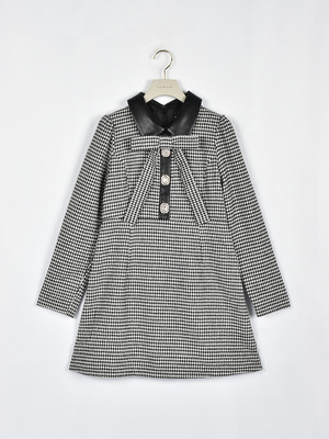 リボンタイワンピース